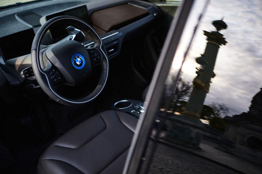 Интерьер BMW i3s Edition RoadStyle (I01) 2019 года  (фото 4 из 9)